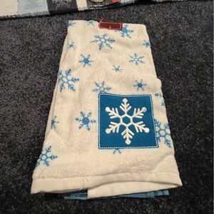 NWT vintage St. Nicholas Square blue and white snowflake tea kitchen towels